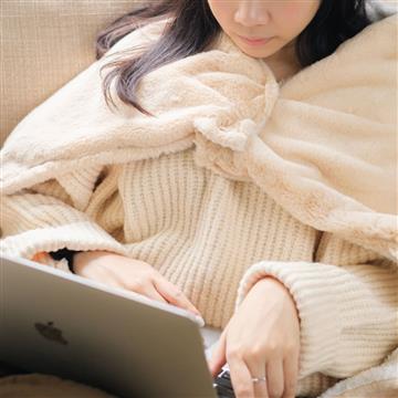 ROOMMI 恆暖電熱披肩毯 淺褐色